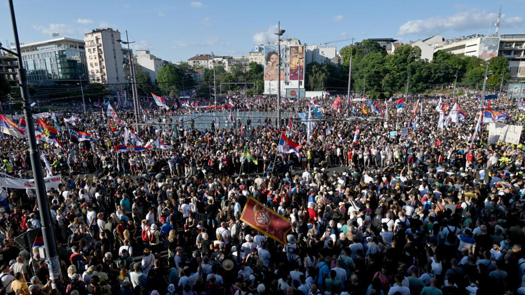 Serbian riot police fire tear gas at anti-government protesters demanding snap elections